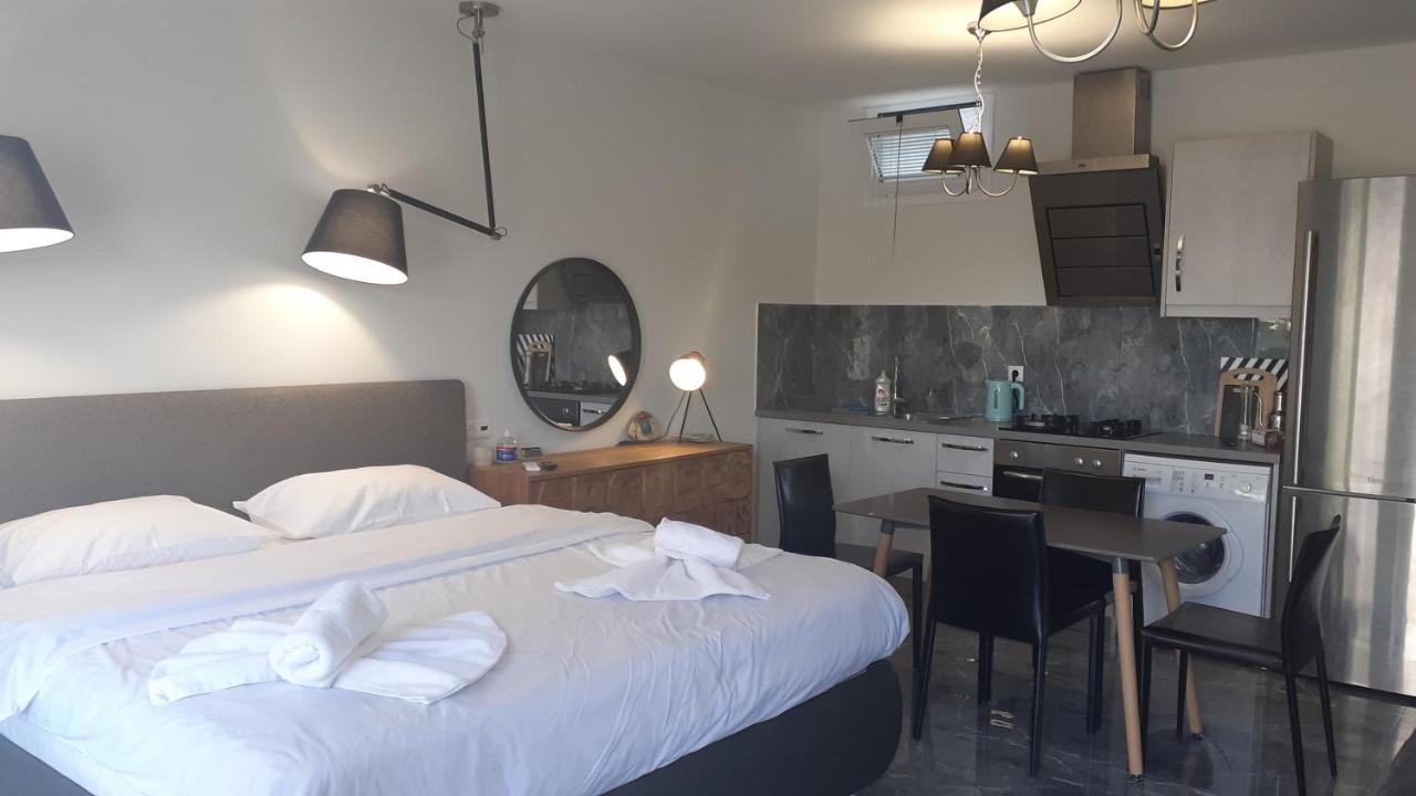 Appartement Giannis à Galatás Extérieur photo